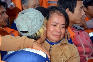 34 ngư dân trên tàu bị đâm chìm tại Hoàng Sa về bờ an toàn