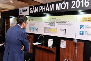 Lixil Việt Nam dán tem chống hàng giả thế hệ mới trên các sản phẩm Inax
