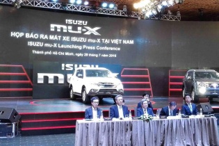 Isuzu MU-X trình làng, giá 899 triệu đồng tại Việt Nam