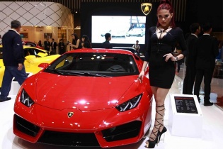 Chiêm ngưỡng “Khủng long tam sắc” Lamborghini Huracan LP 580-2