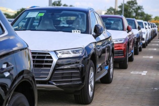 Audi Q5 phiên bản đặc biệt dành riêng cho APEC 2017 đã cập cảng tại Sài Gòn
