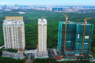 Phú Long cất nóc công trình Dragon Hill Residence and Suites 2 - Nam Sài Gòn 