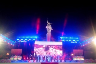 Thủ tướng Nguyễn Xuân Phúc dự chương trình “Cõi thiêng Đồng Lộc” tri ân anh hùng liệt sĩ