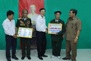 Ngân hàng Chính sách Xã hội tri ân các Anh hùng vùng biên giới Tây Giang