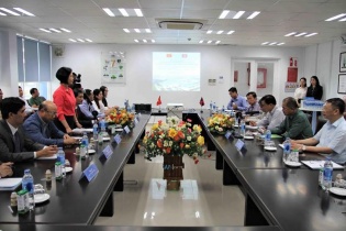 Đoàn đại biểu cấp cao Lào thăm nhà máy Vinamilk