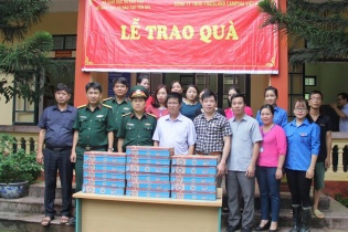 FrieslandCampina Việt Nam dành tặng 30 tấn sữa đến các trường học bị ảnh hưởng mưa lũ
