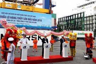 Bộ trưởng Nông nghiệp Nguyễn Xuân Cường bấm nút xuất khẩu lô thủy sản đầu năm trị giá gần 600.000 USD