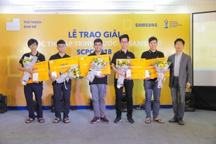 Samsung trao giải thưởng cho sinh viên Việt Nam đoạt giải tại cuộc thi lập trình quốc tế 