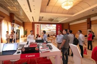 Canon mang màn hình khổng lồ tới Hà Nội