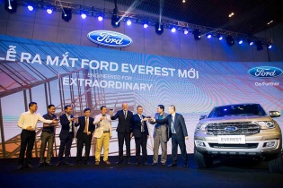 Ford Everest mới gây bất ngờ với giá bán thấp hơn phiên bản cũ 500 triệu đồng