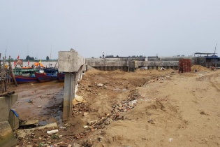 Sầm Sơn (Thanh Hóa) xử phạt doanh nghiệp xây dựng lấn chiếm sông Mã