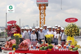 Đồng loạt cất nóc hàng trăm căn nhà phố thương mại tại Khu đô thị Vạn Phúc