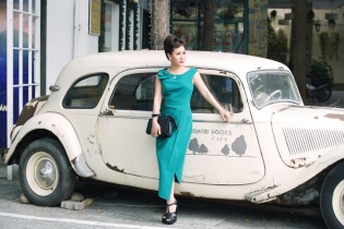 Nữ hoàng doanh nhân Kim Chi toả sáng với kiểu tóc bới cao