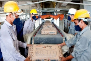 Xi măng, clinker lập kỷ lục xuất khẩu: Vui hay buồn?