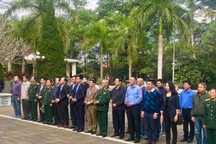 Mang xuân về cho các gia đình liệt sĩ ở Hà Giang