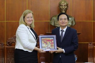 Bộ trưởng Bộ GD&ĐT Phùng Xuân Nhạ tiếp Đại sứ Ireland tại Việt Nam