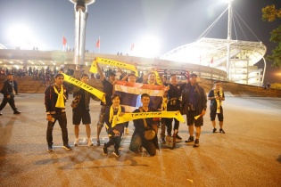 Hình ảnh cổ động viên Thái Lan tại sân vận động Mỹ Đình