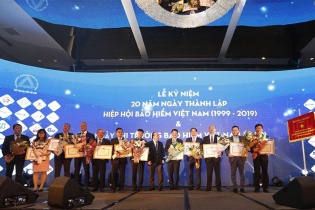 Dai-ichi Life Việt Nam vinh dự nhận Bằng khen của Bộ Tài chính lần thứ 4