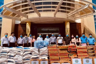 Các công ty xổ số kiến thiết vùng ĐBSCL hỗ trợ người bán vé số