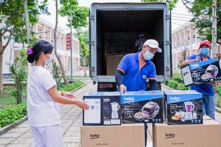 Beko Việt Nam tặng thiết bị điện tử để chung tay đẩy lùi dịch Covid-19