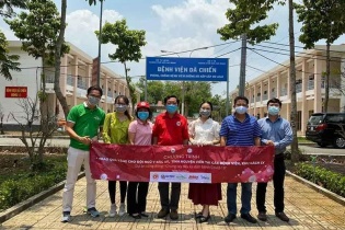 C.P. Việt Nam trao tặng trứng gà - chung tay đẩy lùi COVID-19