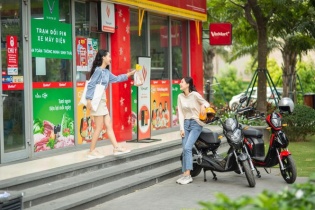 VinFast khuyến mại khủng: Ưu đãi 2.020 khách mua xe máy điện, miễn phí thuê bao pin một năm 