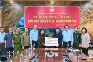 Đoàn công tác tỉnh Vĩnh Phúc đi thăm, động viên người dân vùng lũ miền Trung