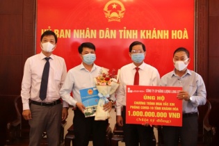 Khánh Hòa tiếp nhận 30 tỷ đồng ủng hộ mua vắc-xin phòng Covid-19