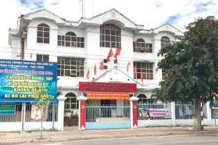 Hoàn trả lại tiền phí cấp giấy lưu thông thu sai quy định cho dân