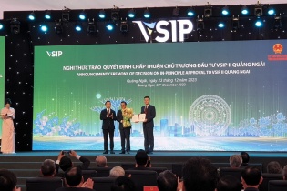Trao Quyết định phê duyệt chủ trương đầu tư Dự án VSIP II Quảng Ngãi 