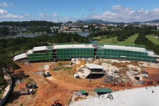 Tháo dỡ Tòa nhà câu lạc bộ golf Đồi Cù bất thành vì... chưa có phương án