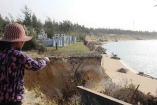 Quảng Nam: Đề nghị ban bố tình huống khẩn cấp về sạt lở nghiêm trọng tại bờ biển Cẩm An