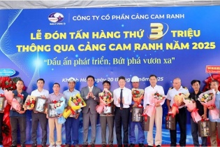 Đón tấn hàng thứ 3 triệu thông qua Cảng Cam Ranh