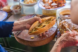 Liên tiếp xảy ra ngộ độc và nghi ngộ độc bánh mì, Lâm Đồng chỉ đạo “nóng”