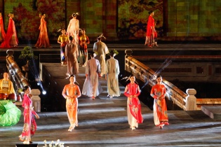 Lung linh, huyền ảo lễ khai màn Festival Huế 2022