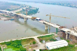 Hợp long cầu vượt nghìn tỷ kết nối Ninh Bình và Nam Định