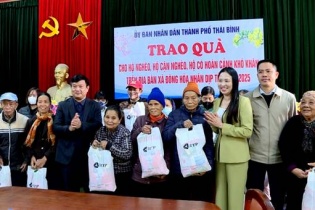 Thành phố Thái Bình trao quà Tết Ất Tỵ 2025 cho hộ nghèo 
