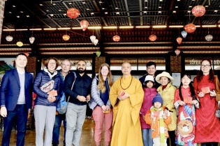 Ninh Bình hân hoan chào đón những vị khách “xông đất” du lịch đầu năm Ất Tỵ 2025