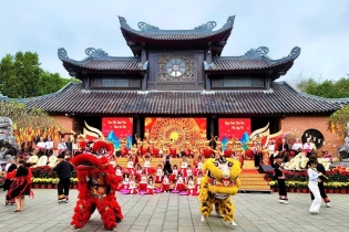 Chùa Bái Đính vào hội - Tiếng chuông Xuân ngân vọng