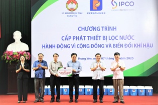 Petrolimex trao 1.100 bình lọc nước và 1 tỷ đồng hỗ trợ người dân Hưng Yên