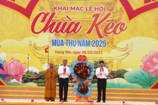 Trẩy hội chùa Keo 2025, hòa mình trong “Ánh sáng Thần Quang”
