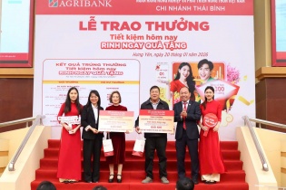 Agribank Chi nhánh Thái Bình trao thưởng chương trình “Tiết kiệm hôm nay - Rinh ngay quà tặng”
