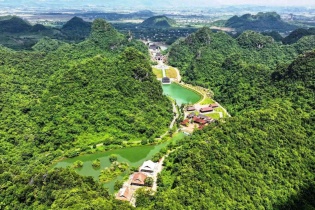 Giữa Tràng An có một Thung Ui đầy huyền tích