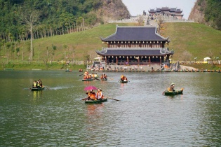 Du lịch Ninh Bình đón hơn 2,3 triệu lượt khách dịp Tết Bính Ngọ, đứng thứ 2 cả nước