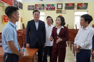 Phó Chủ tịch Quốc hội Nguyễn Thị Thanh kiểm tra công tác bầu cử tại Hưng Yên