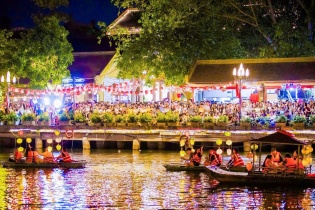 Ninh Bình đón gần 2,8 triệu lượt khách, doanh thu tăng gấp đôi dịp lễ