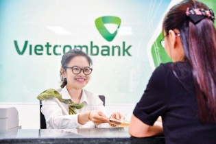 Cổ phiếu Vietcombank phá kỷ lục, VN-Index lên mức cao nhất 17 tháng