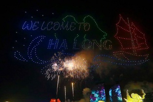 Đông đảo du khách đổ về các khu du lịch biển dịp nghỉ lễ