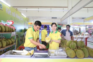 Sầu riêng được săn đón tại Phiên chợ nông sản và đặc sản vùng miền