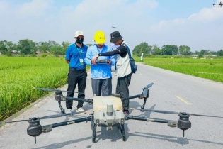 Tăng cường ứng dụng máy bay không người lái trong bảo vệ thực vật